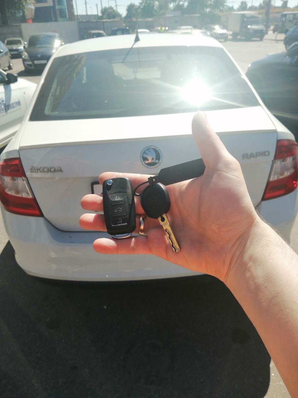 Как поменять батарейку в ключе Volkswagen Polo и Skoda Rapid
